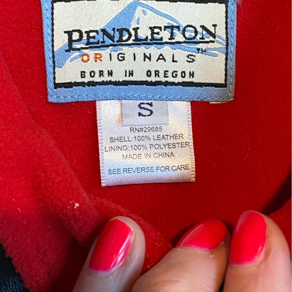Pendleton Black Leather Vest with Red Fleece Lining Sz Small Mint Condition - Picture 9 of 10